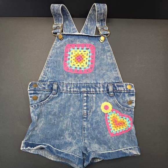 Denim‎ Overalls Crochet Applique Acid Wash Shortalls Girl Size 6 - Picture 1 of 6
